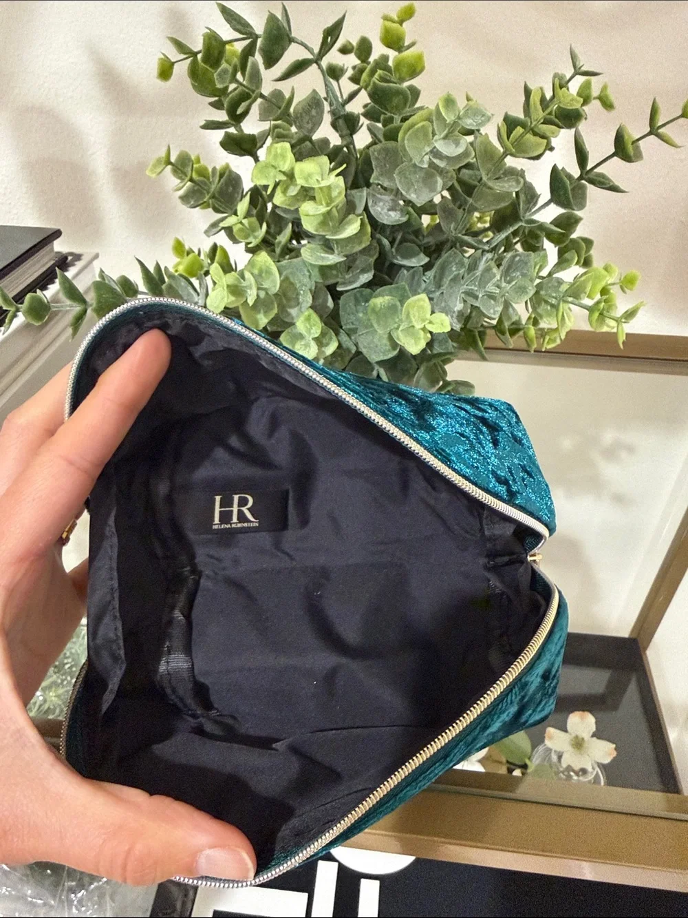 HR Velvet Cosmetic Pouch